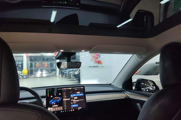 Used Tesla Model Y 2021 Long-Range All-Wheel-Drive Version
