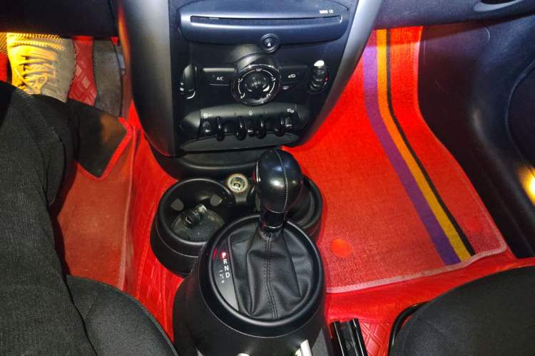 Used  Countryman 2011 1.6L ONE
