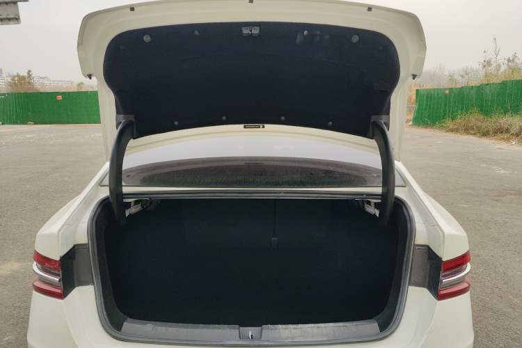 Used BYD Qin Pro 2019 Super Edition 1.5TI Automatic Smart Connect Enjoyment Model China VI Standard