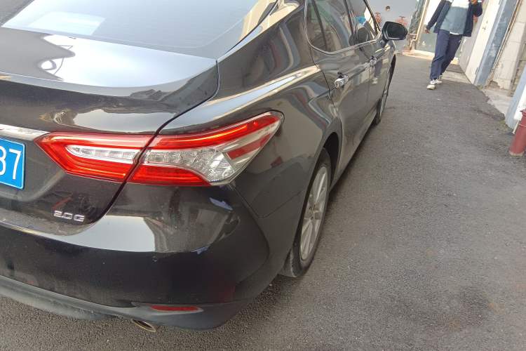 Used Toyota Camry 2021 2.0G Luxury Edition
