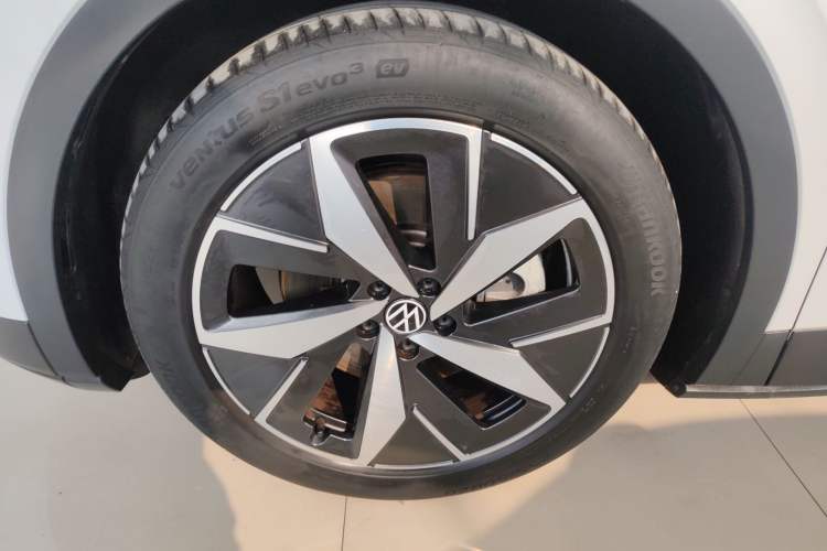 Used Volkswagen ID.4 CROZZ 2021 Long-Range PRO Two-Wheel Drive Version
