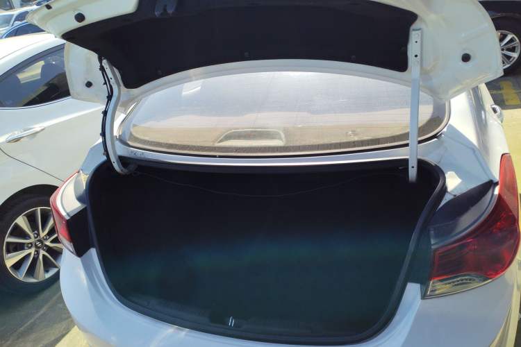 Used Hyundai Elantra 2015 1.6L Automatic Leading Model
