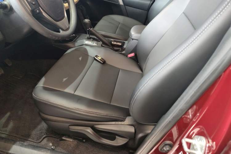 Used Toyota RAV4 2016 2.0L CVT Two-Wheel Drive Fashion Edition China V Standard