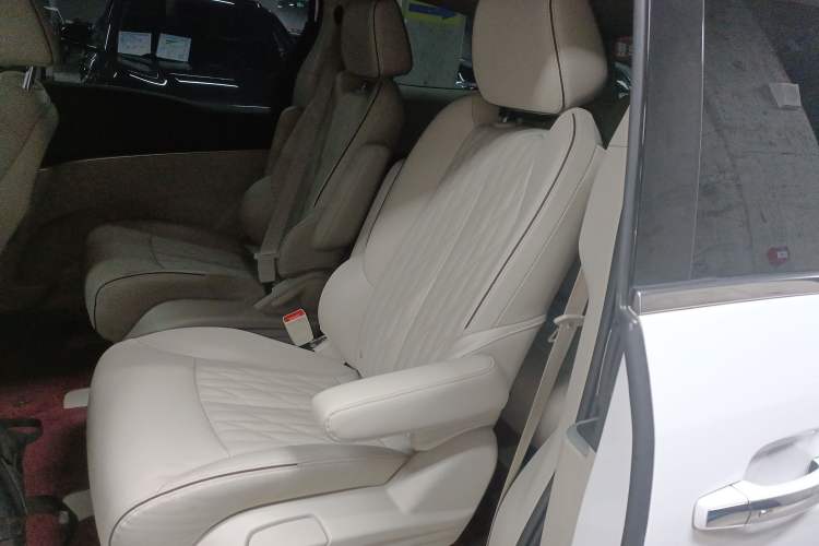 Used Buick GL8 2021 Land Cruiser Executive Class 652T Luxury Model
