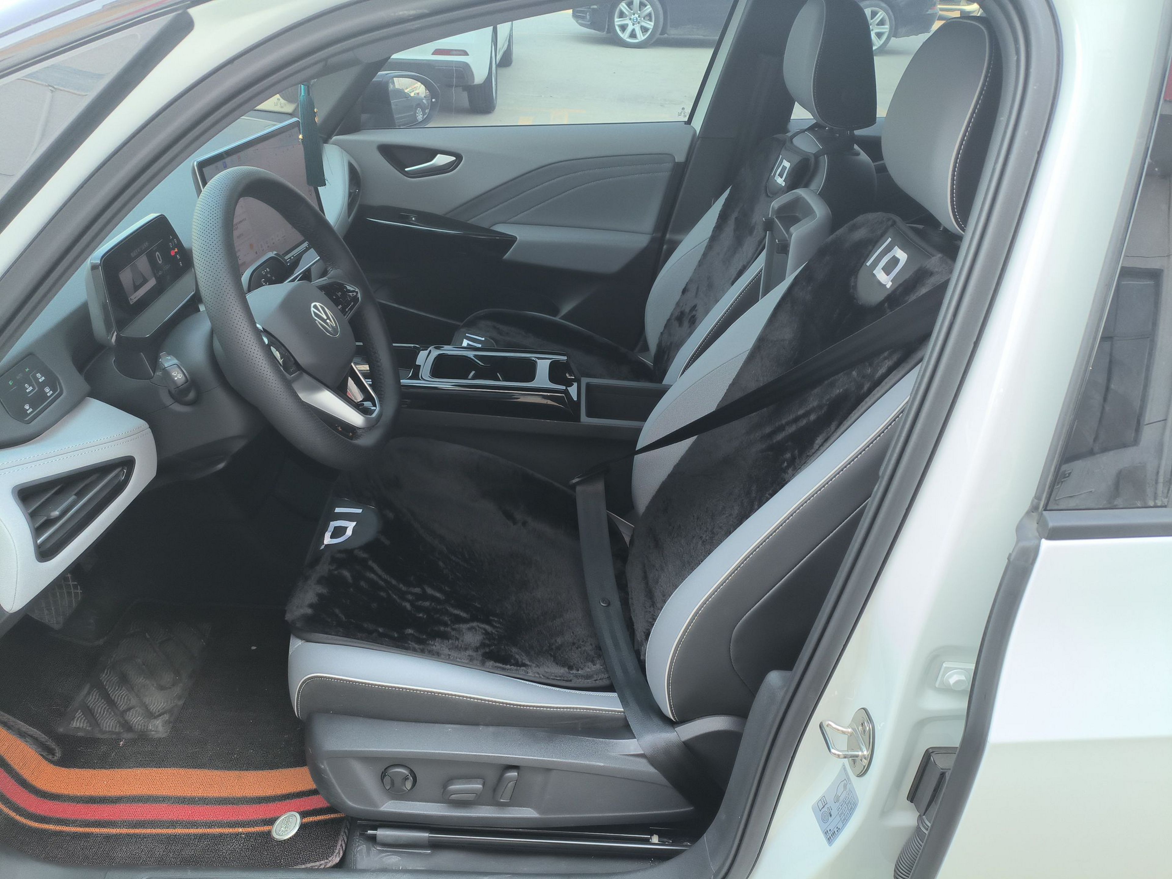 Переднее сиденье в автомобиле