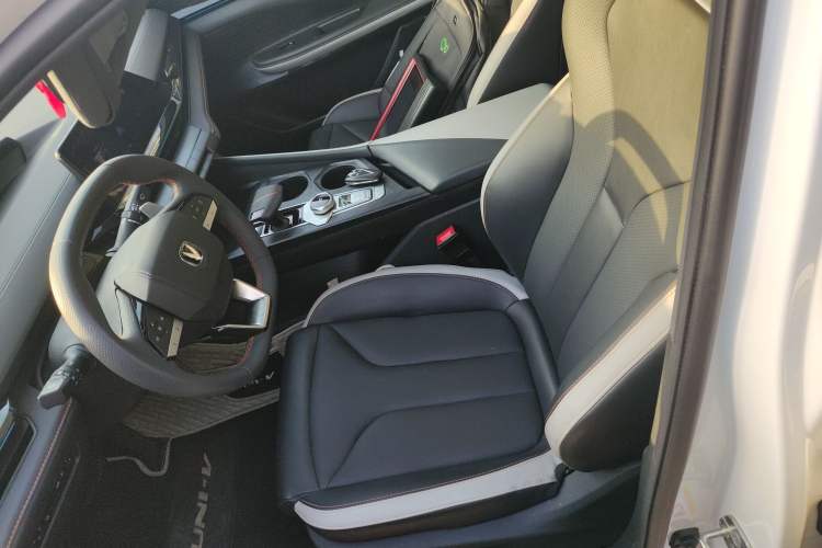 Used Changan UNI-V 2023 1.5T Prestige Model
