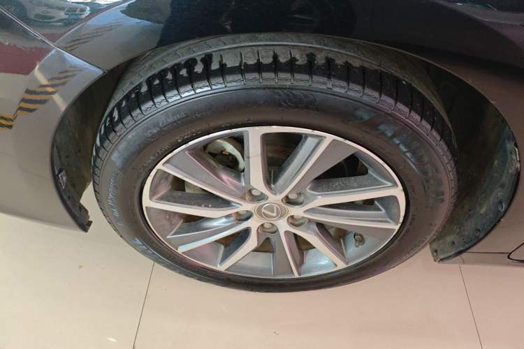 Used Lexus ES 2015 300h Luxury Edition
