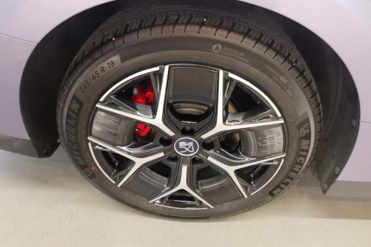 Used BYD Han 2024 EV Glory Edition 715KM Front-Wheel-Drive Flagship Model
