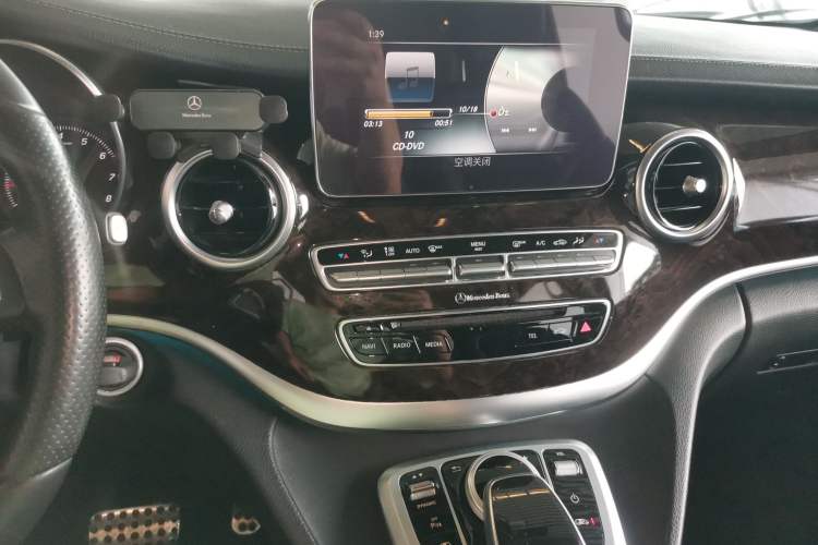 Used Mercedes-Benz V-Class 2018 V 260 Prestige Edition China VI
