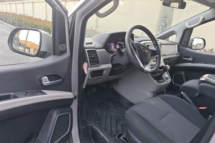 Used JAC Refine M4 2016 2.0L Manual Comfort Edition
