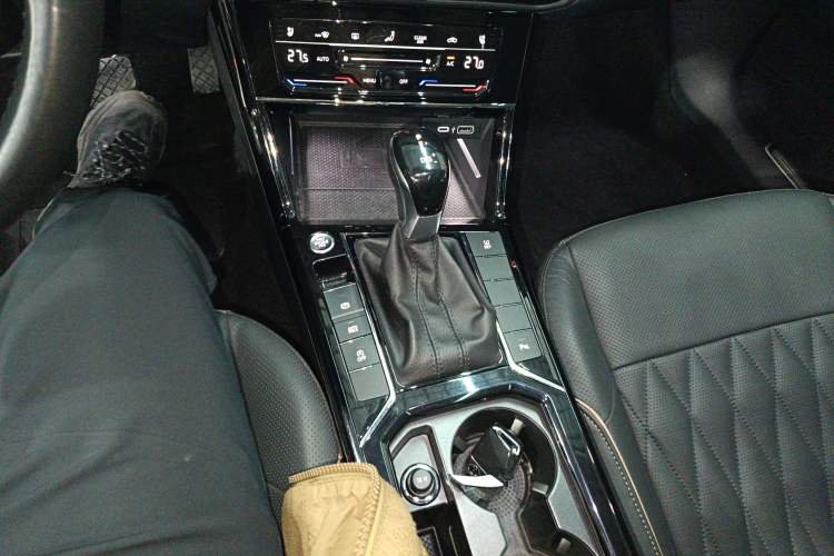 Used Volkswagen Passat 2020 Revised Version 330TSI Luxury Edition China VI Standard
