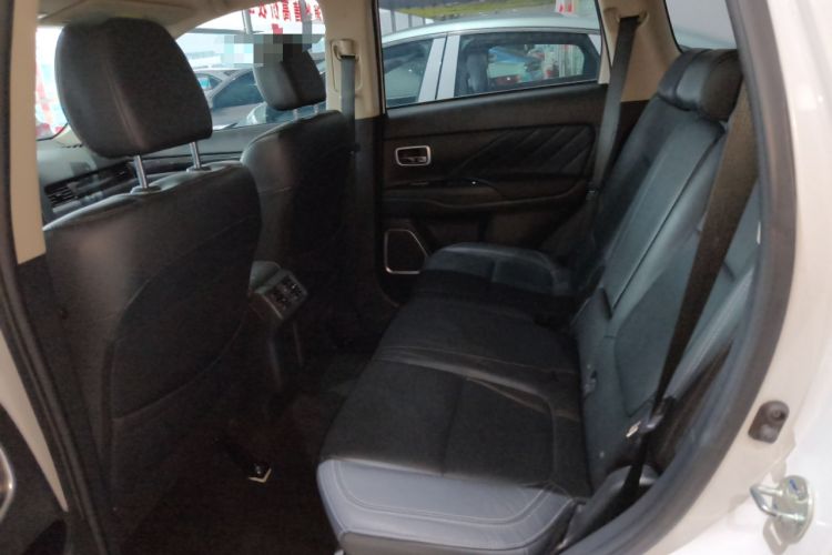 Used Mitsubishi Outlander 2019 2.4L Two-Wheel Drive ZhiXing Version 5 Seats China V Emission Standard
