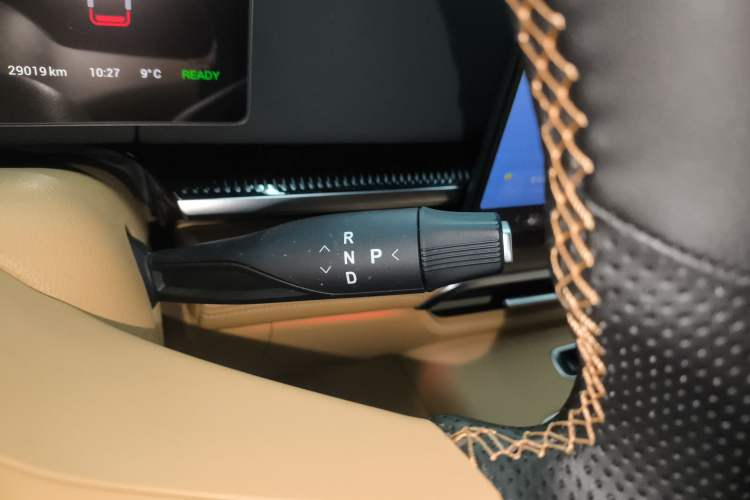 Used VOYAH Dream 2025 PHEV Four-Wheel Drive Prestige Kunpeng Edition