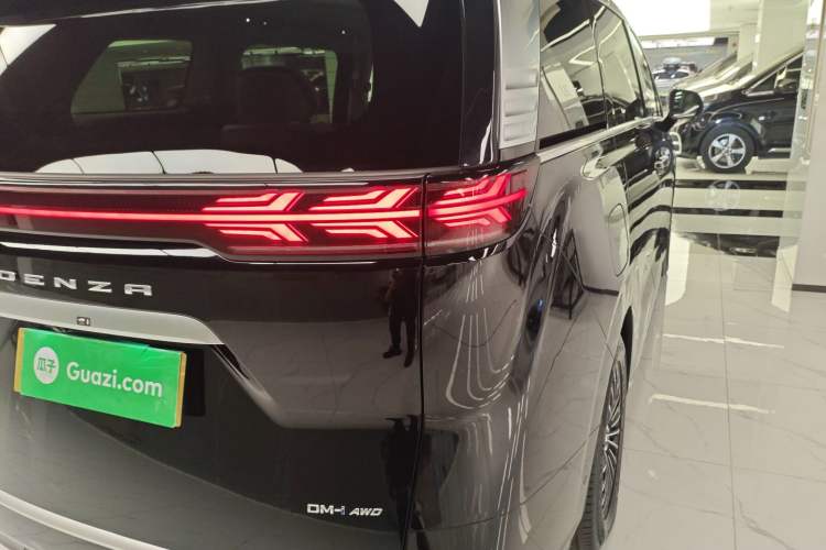 Used Denza D9 2022 DM-i 970 Four-Wheel Drive Flagship Model
