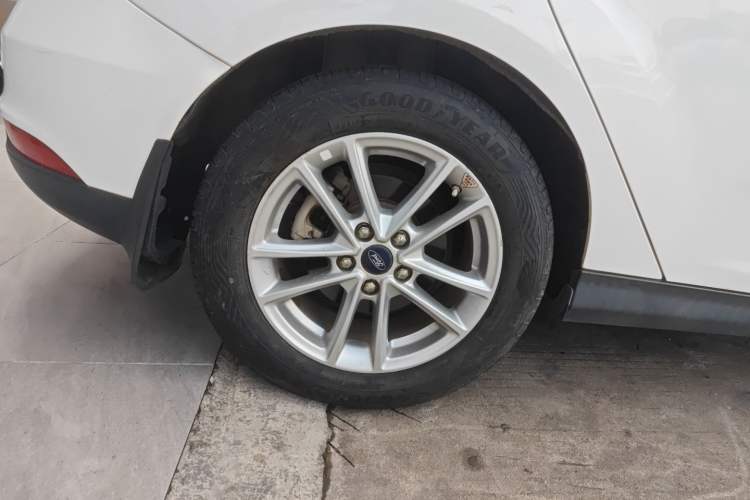 Used Ford Focus 2015 Hatchback EcoBoost 125 Automatic Supreme Style Edition
