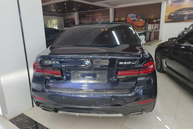 Used BMW 5 Series 2021 Facelifted 530Li Leading Edition M Sport Package
