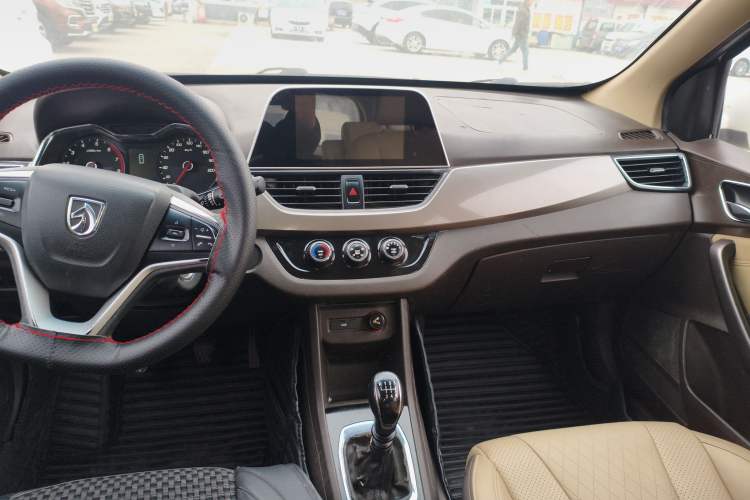 Used Baojun 310W 2017 1.5L Manual Fashion Model China V
