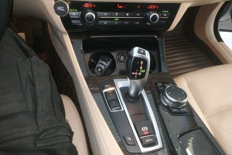 Used BMW 5 Series 2014 525Li Luxury Design Package
