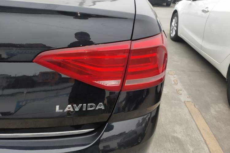 Used Volkswagen Lavida 2015 1.6L Manual Comfort Edition