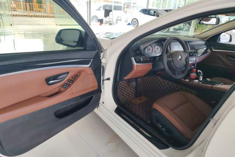 Used BMW 5 Series 2014 520Li Elegant Model
