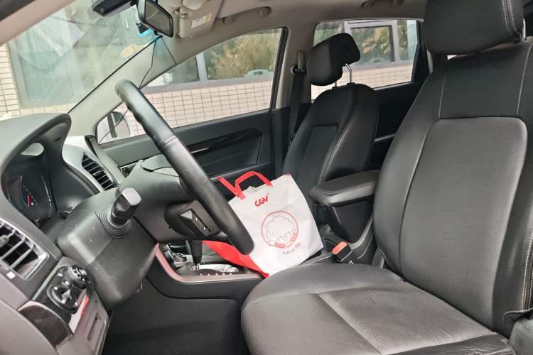 Used Chevrolet Captiva 2015 2.4L 4x4 Flagship Edition 7-Seater
