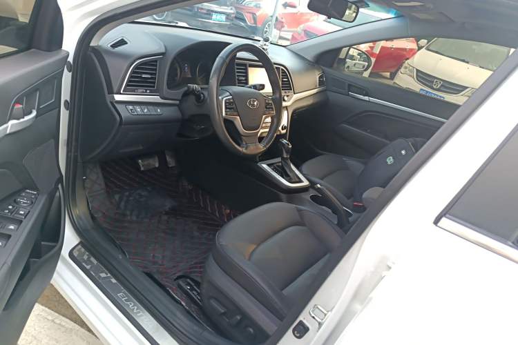 Used Hyundai Elantra 2016 1.6L Automatic ZhiXuan · Luxury Version