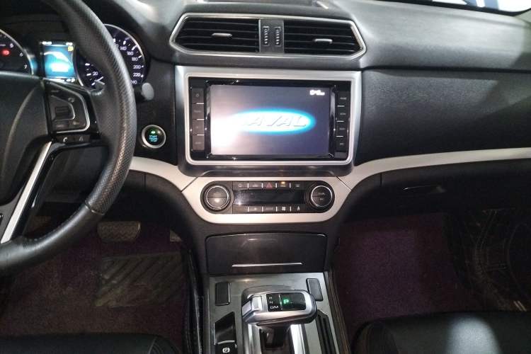 Used Haval H6 Coupe 2017 Red-Label 2.0T Automatic Two-Wheel Drive Urban Model
