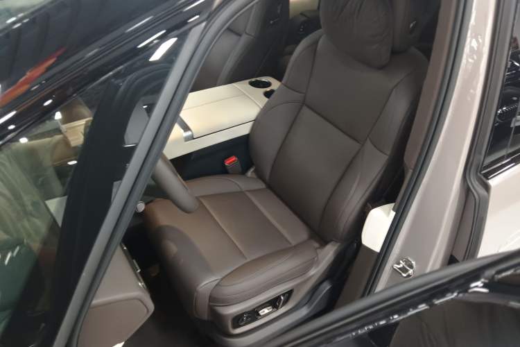 Used Li Auto MEGA 2024 Ultra Model
