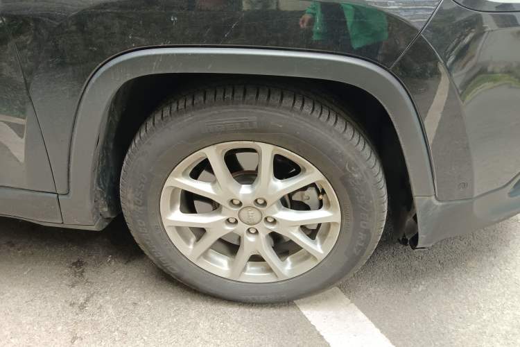 Used  Cherokee 2016 2.4L Leading Edition