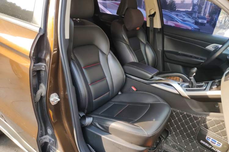 Used Geely Auto Emgrand X7 Sport 2018 2.0L Manual Two-Wheel Drive Zhiya Version
