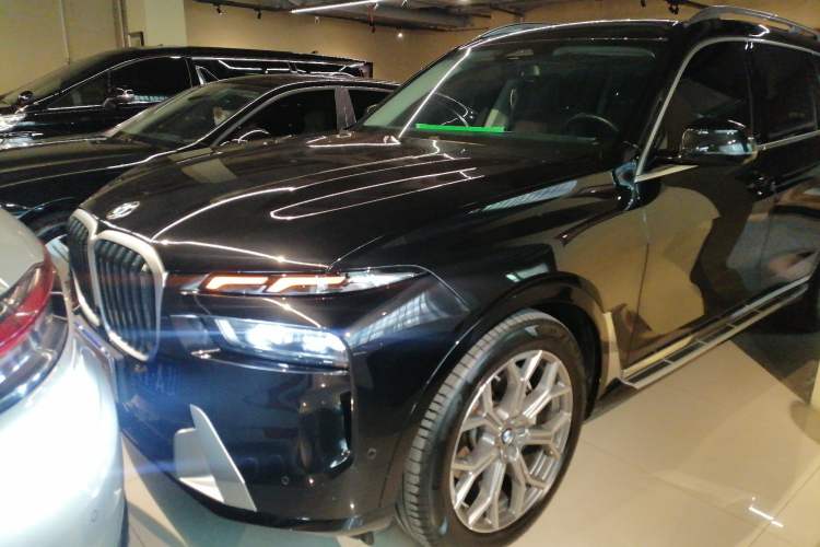 Used BMW X7 2023 xDrive40i Luxury Package with Leading Features
