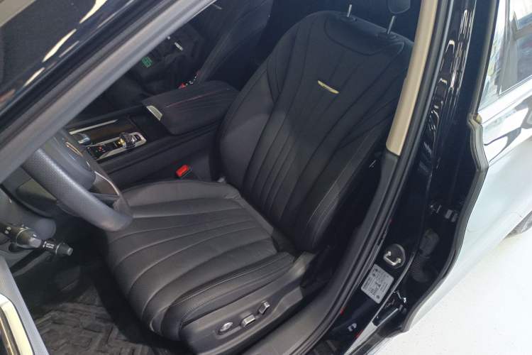 Used Hongqi H5 2023 2.0T Automatic Smart Connect Flagship Edition
