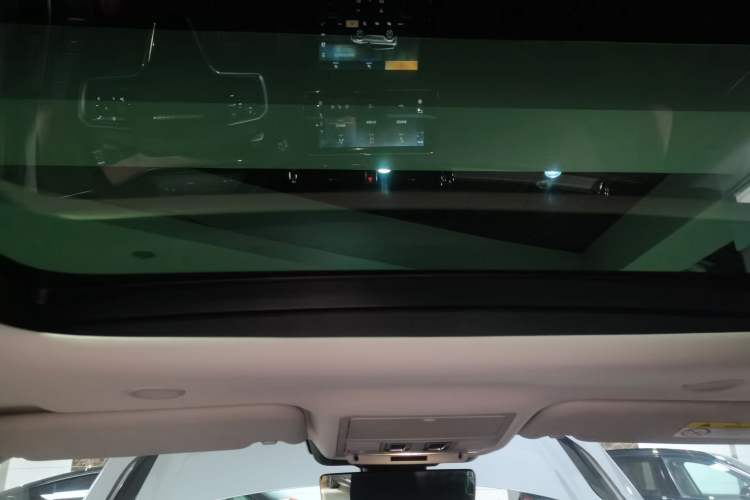 Used Land Rover Range Rover Evoque 2022 Facelifted Aurora L 249 PS R-Dynamic Luxury Edition
