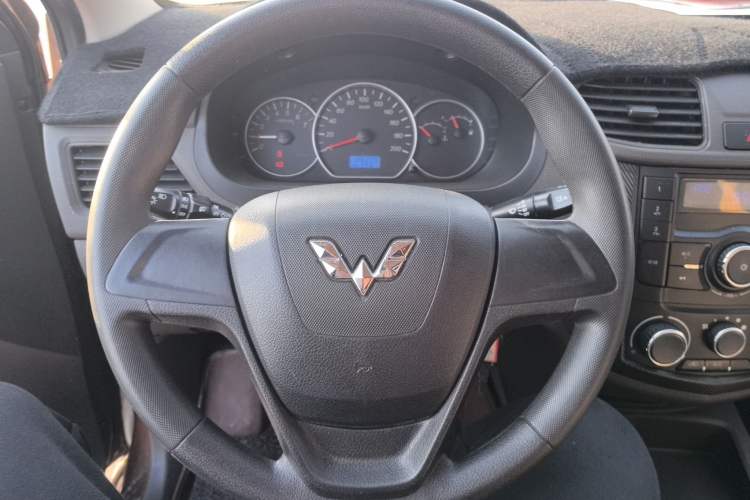 Used Wuling Hongguang 2016 1.5L Restyled S Comfort Version
