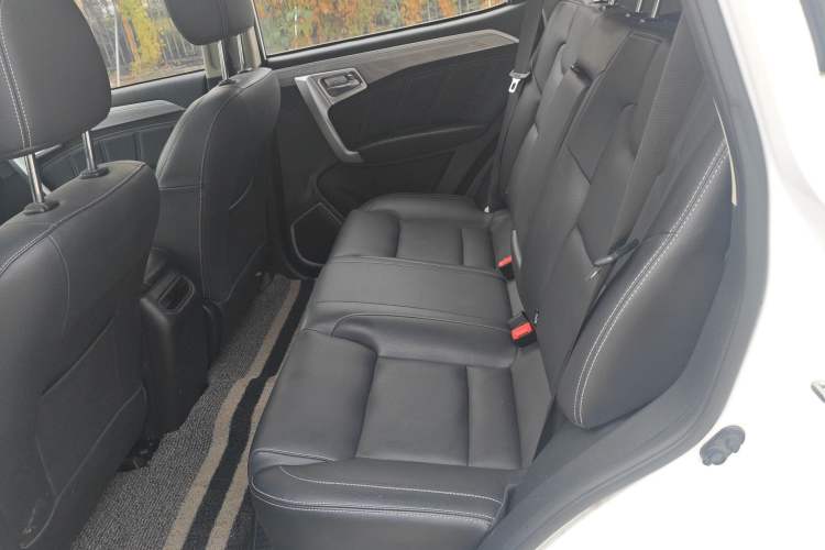 Used Geely Auto Vision X6 2016 1.8L Manual Luxury Model
