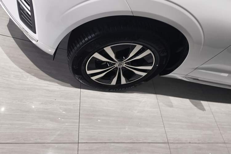 Used Volvo XC60 2023 B5 4x4 Smart Luxury Edition
