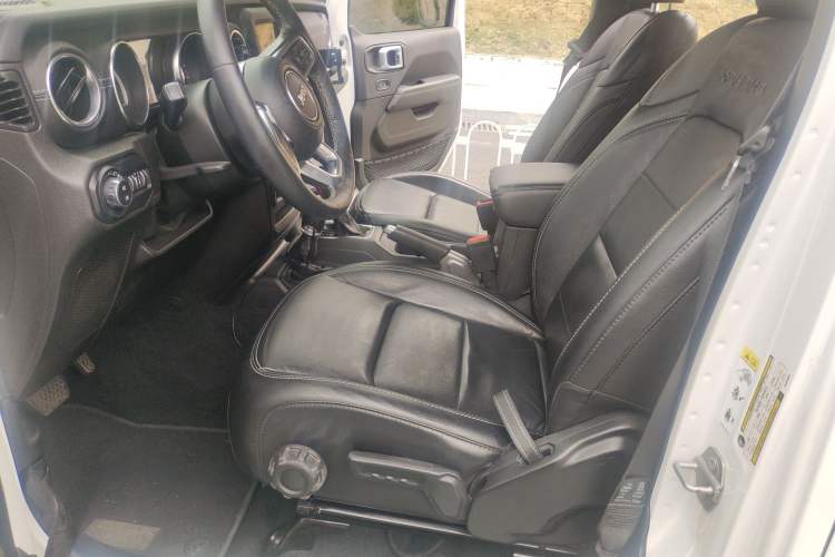 Used  Wrangler 2019 2.0T Sahara Four-Door Version China VI Emission Standard