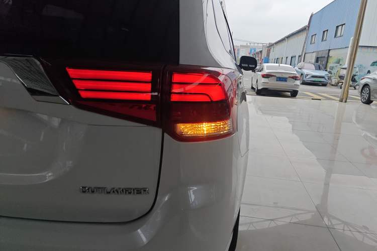 Used Mitsubishi Outlander 2021 2.0L Two-Wheel Drive Comfort Edition 5 Seats