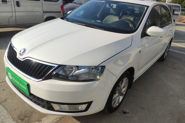 Used Skoda Rapid 2015 1.6L Automatic Smart Selection Model
