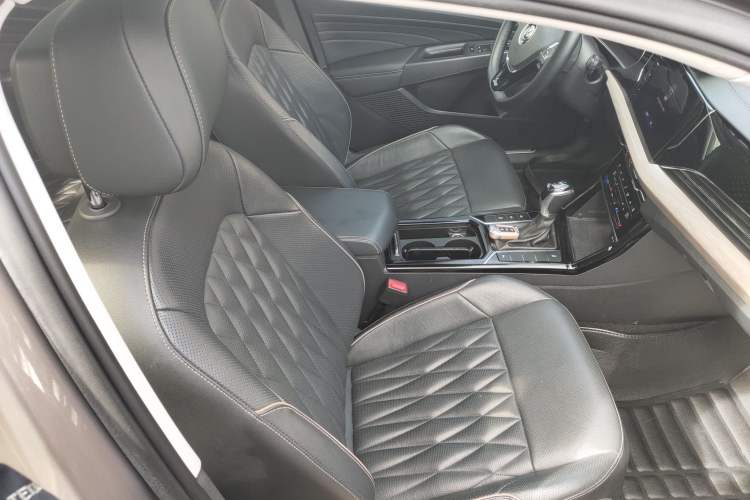 Used Volkswagen Passat 2020 330TSI Luxury Edition China VI
