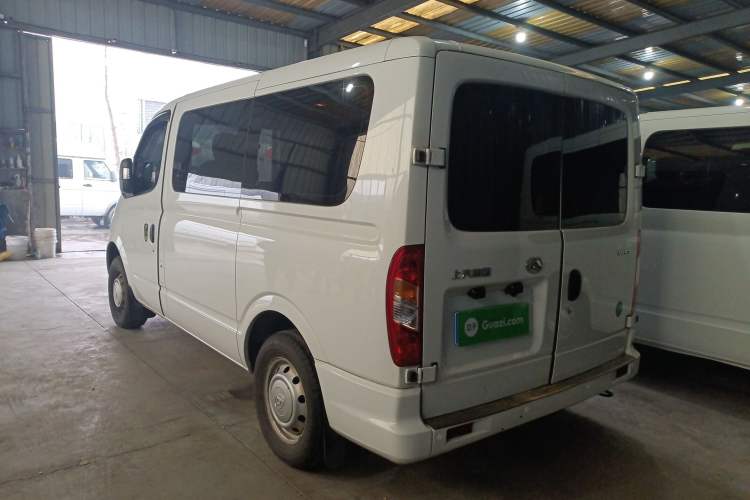 Used SAIC MAXUS Xintu V80 2023 2.0T Manual Classic Aoyuntong Short Wheelbase Ultra-Low Roof 7/8/9-Seater