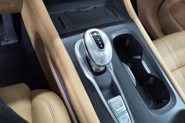 Used VOYAH Dream 2024 PHEV Extended-Range Premium Edition
