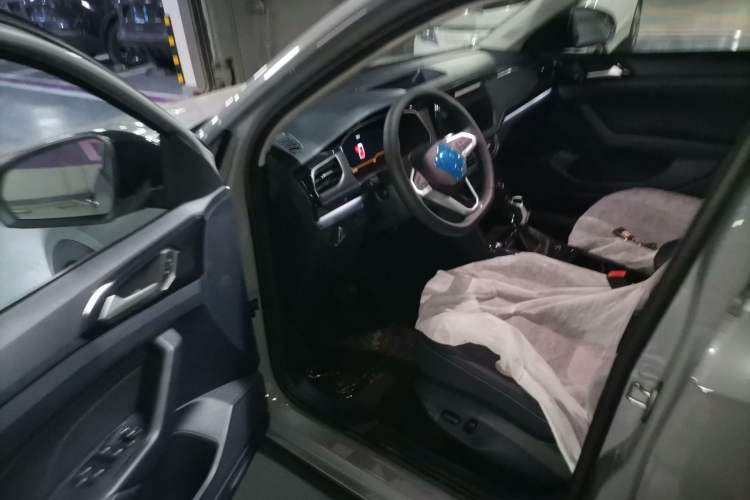 Used Volkswagen Tharu 
