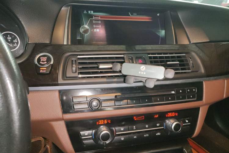 Used BMW 5 Series 2014 525Li Leading Model
