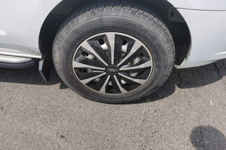 Used Ford Transit 2020 2.0T Gasoline Multi-Purpose Commercial Vehicle Mid-Drive Low-Roof Lift-Up Tailgate China VI Standard