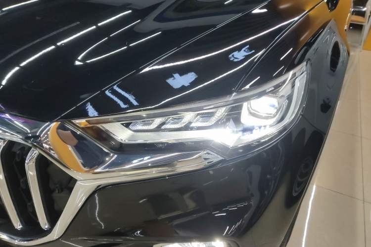 Used Hongqi HS5 2022 Facelifted Version 2.0T Smart Connect Flagship All-Wheel-Drive Edition
