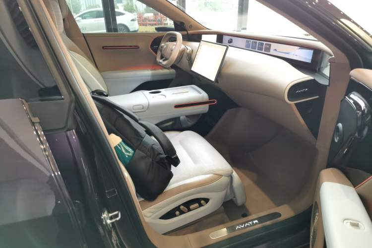 Used  07 2024 Ultra Range-Extended Four-Wheel Drive