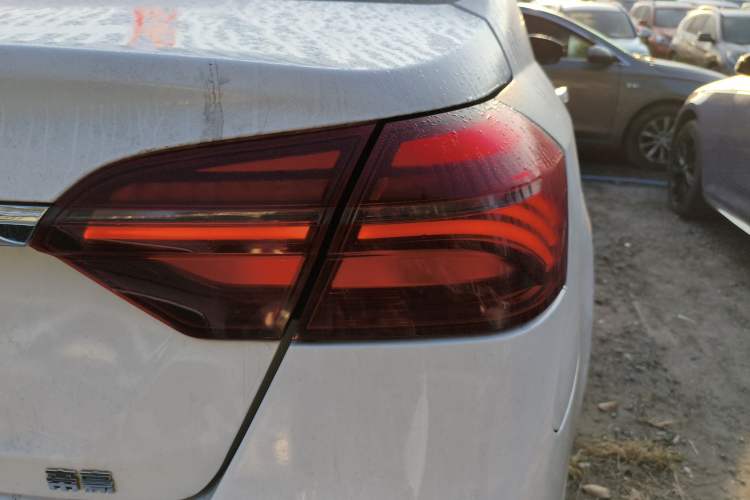 Used Geely Auto Emgrand 2019 Leading Edition 1.5L CVT Luxury Model China VI Standard
