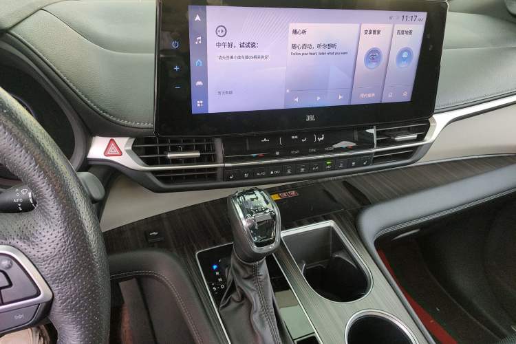 Used Toyota Granvia 2022 2.5L Hybrid Flagship Edition
