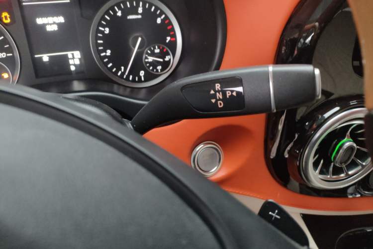 Used Mercedes-Benz Vito 2021 2.0T Elite Version 7 Seats
